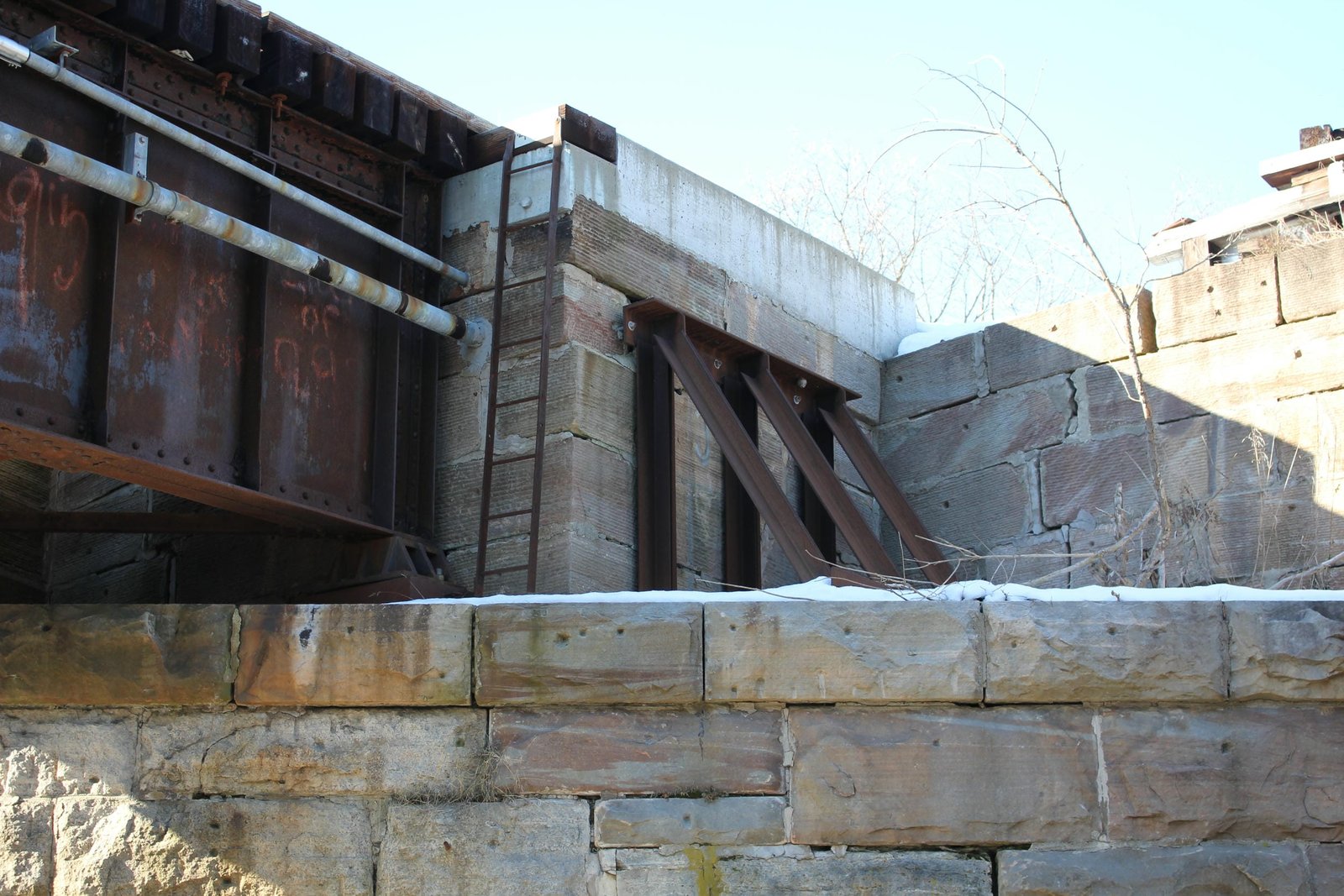 Details of skew abutment